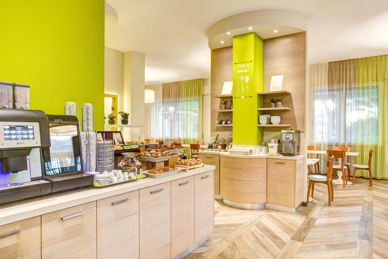 Hotel Fabrizio Ріміні Екстер'єр фото